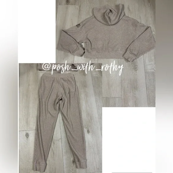 Alo Muse Hoodie and Sweatpant Set - Picture 8 of 14